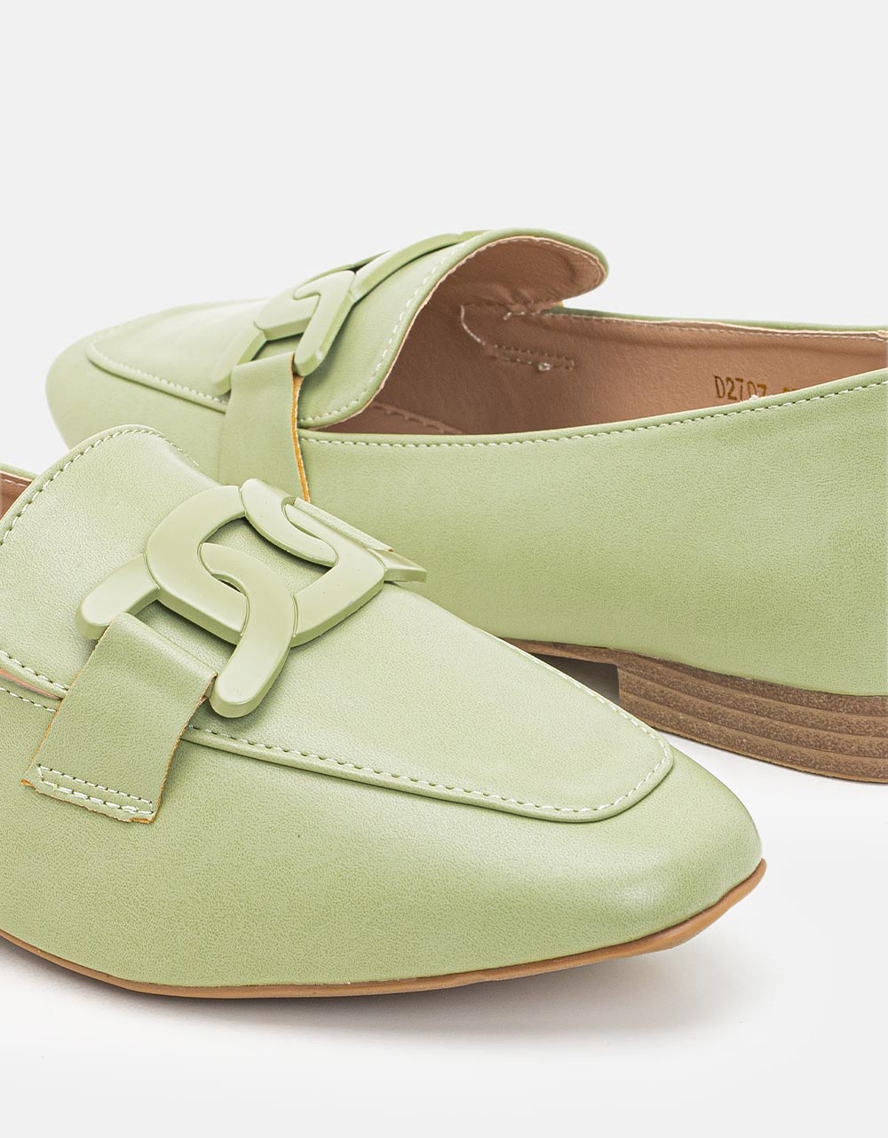 Εικόνα από Flat μονόχρωμα loafers με διακοσμητική αγκράφα Πράσινο