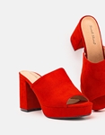 Εικόνα από Γυναικεία mules suede με χωστή φάσα Κόκκινο
