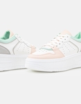 Εικόνα από Γυναικεία sneakers με διπλή σόλα και διάτρητο σχέδιο Λευκό/Ροζ