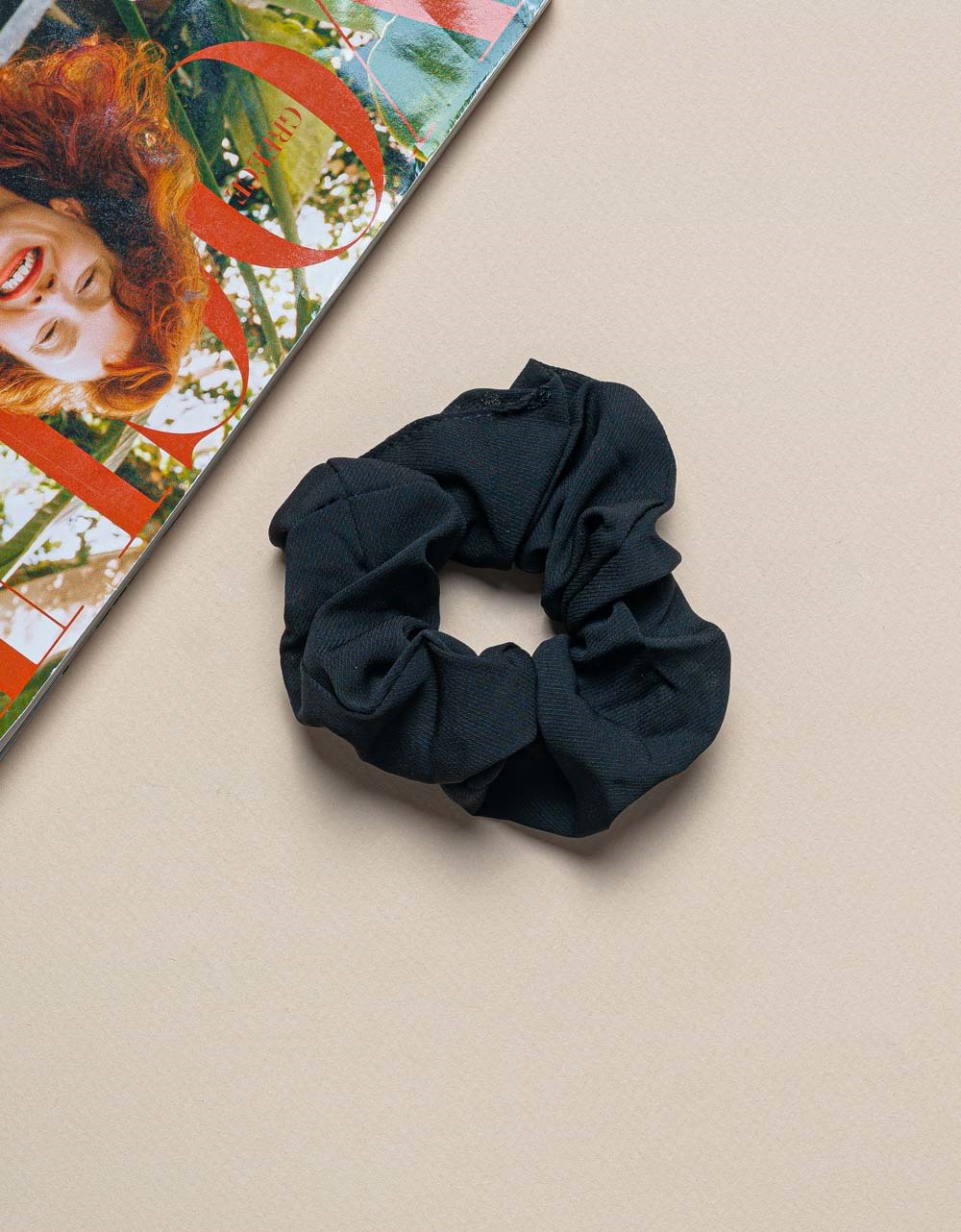 Εικόνα από Basic μονόχρωμα scrunchies υφασμάτινα small Μαύρο