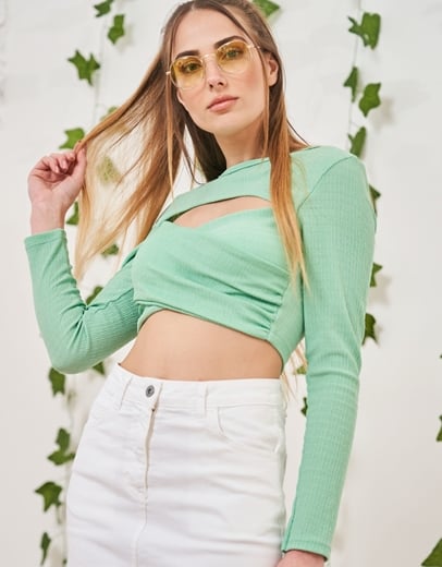 Εικόνα της Crop top με εντυπωσιακό άνοιγμα στο ντεκολτέ Πράσινο