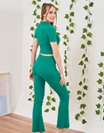 Εικόνα από Σετ μονόχρωμο crop top με γιακά και παντελόνι flare Πράσινο