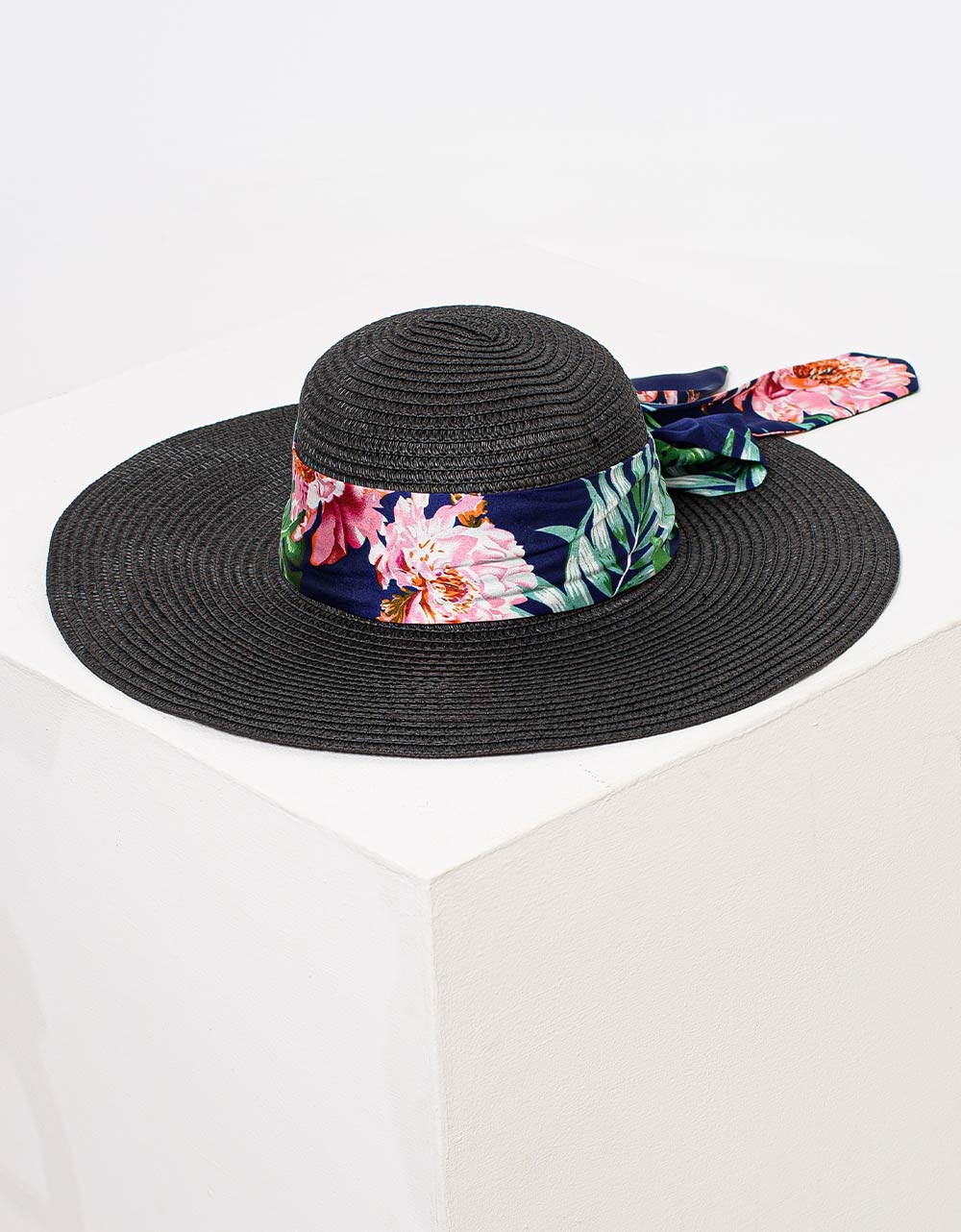 Εικόνα από Γυναικεία καπέλα με floral κορδέλα Μαύρο