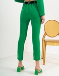 Εικόνα από Υφασμάτινο παντελόνι με ρεβέρ και ζωνάκι με αλυσίδα Πράσινο
