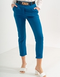 Εικόνα από Υφασμάτινο παντελόνι με ρεβέρ και ζωνάκι με αλυσίδα Σιέλ