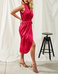 Εικόνα από Φόρεμα midi σατέν με έναν ώμο Ροζ