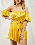 Εικόνα από Ολόσωμο σορτς σατέν off shoulder Κίτρινο