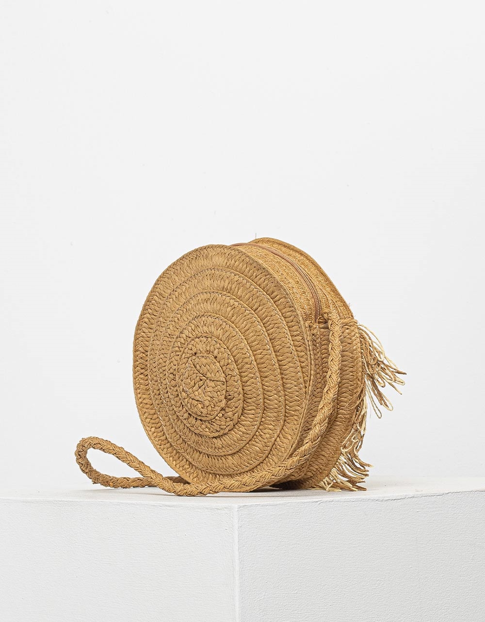 Εικόνα από Γυναικεία τσάντα ψάθινη με κρόσια Πούρο
