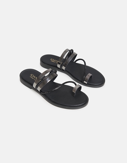 Εικόνα της Δερμάτινα flat σανδάλια Ελληνικής κατασκευής με μεταλλιζέ λουράκια και strass Μαύρο