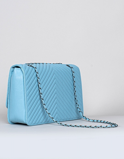 Εικόνα της Γυναικεία τσάντα ώμου καπιτονέ με ρυθμιζόμενη αλυσίδα Σιέλ