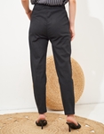 Εικόνα από Βαμβακερό μονόχρωμο παντελόνι με λάστιχο Μαύρο