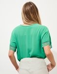 Εικόνα από Μπλούζα με V λαιμόκοψη και λεπτομέρειες δαντέλας Πράσινο