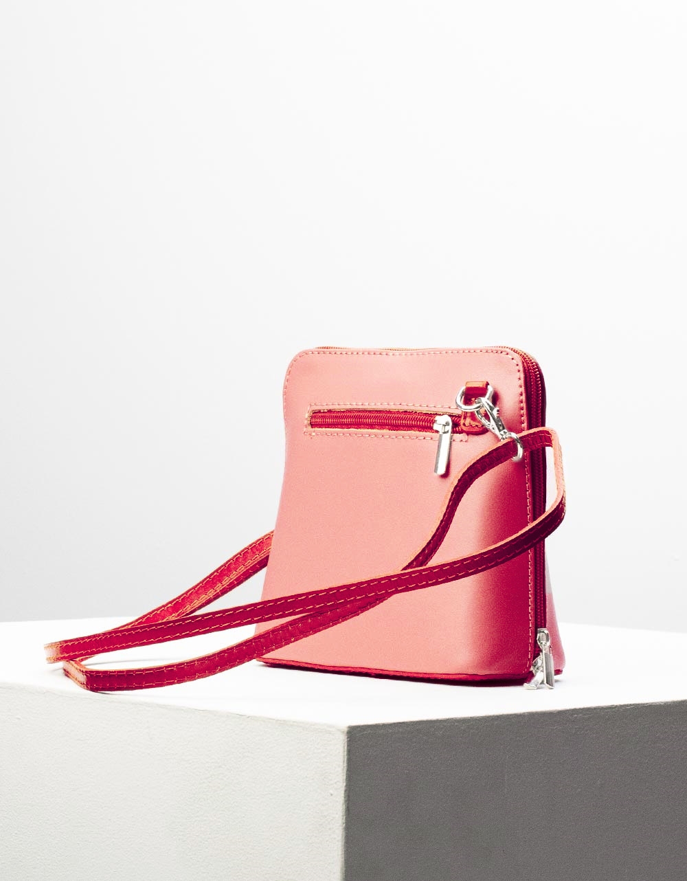 Εικόνα από Γυναικεία τσάντα ώμου γνήσιο δέρμα μονόχρωμη Ροζ