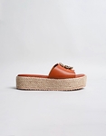 Εικόνα από Flatforms με χρυσή αγκράφα Ταμπά