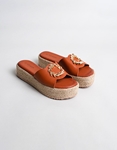 Εικόνα από Flatforms με χρυσή αγκράφα Ταμπά