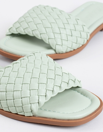 Εικόνα της Σανδάλια flat με πλεκτό σχέδιο στη φάσα Πράσινο