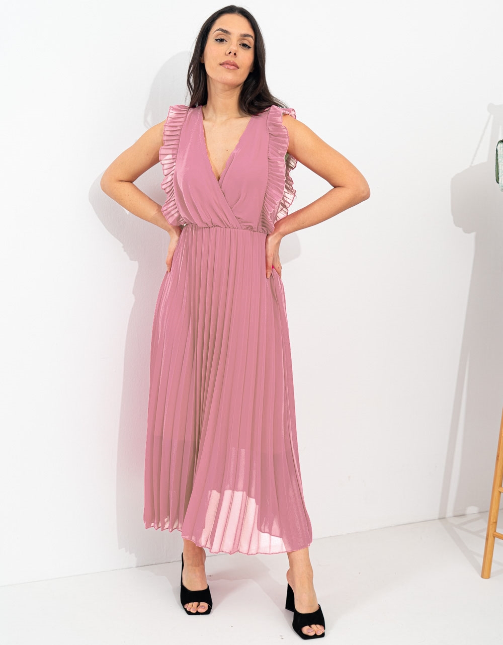 Εικόνα από Maxi πλισέ φόρεμα με βολάν Ροζ