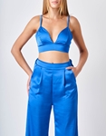 Εικόνα από Σατέν σετ crop top και ψηλόμεση παντελόνα με πιέτες Μπλε