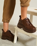 Εικόνα από Sneakers με διπλή chunky σόλα Καφέ