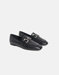 Εικόνα από Flat μονόχρωμα loafers με μεταλλική αγκράφα Μαύρο