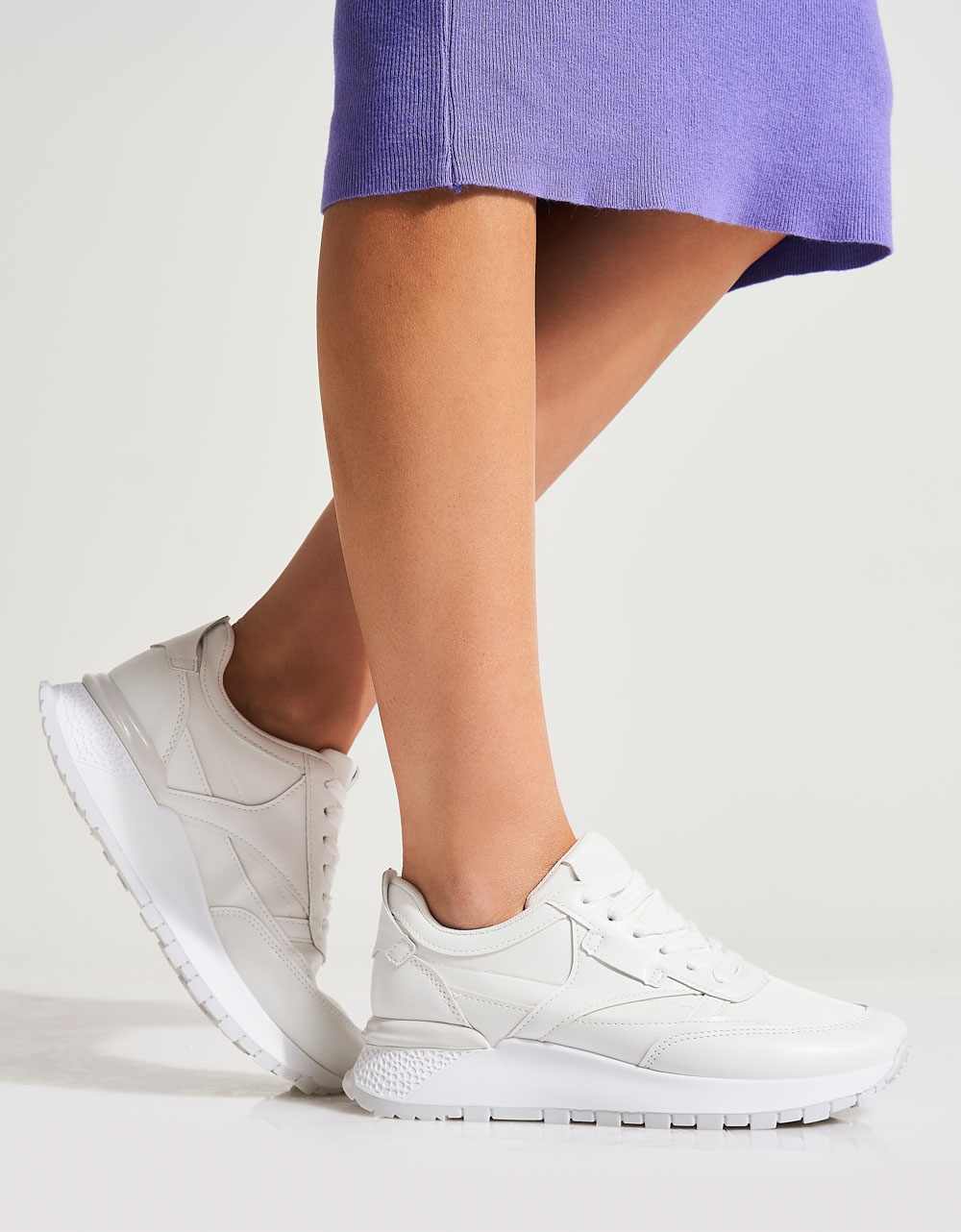 Εικόνα από Sneakers με διπλή σόλα και συνδυασμό υλικών Λευκό
