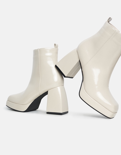 Εικόνα της Μποτάκια με τετράγωνο τακούνι και φιάπα Μπεζ