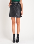 Εικόνα από Μονόχρωμη leather look φούστα με ζώνη Μαύρο