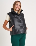 Εικόνα από Leather look αμάνικο μπουφάν Μαύρο
