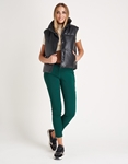 Εικόνα από Leather look αμάνικο μπουφάν Μαύρο
