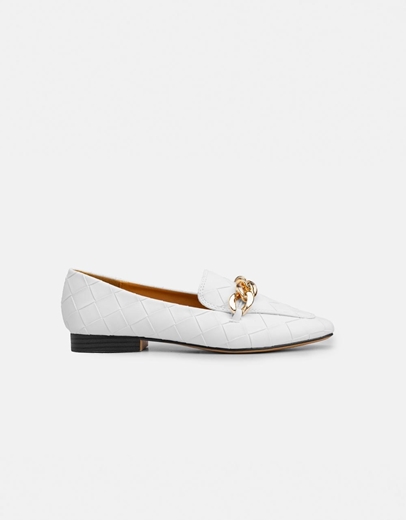 Εικόνα της Loafers μονόχρωμα με μεταλλική αγκράφα Λευκό
