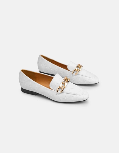 Εικόνα της Loafers μονόχρωμα με μεταλλική αγκράφα Λευκό