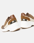Εικόνα από Γυναικεία sneakers με μεταλλική λεπτομέρεια στο πίσω μέρος Πούρο