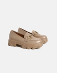 Εικόνα από Μονόχρωμα loafers με chunky σόλα και αγκράφα Nude