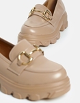 Εικόνα από Μονόχρωμα loafers με chunky σόλα και αγκράφα Nude