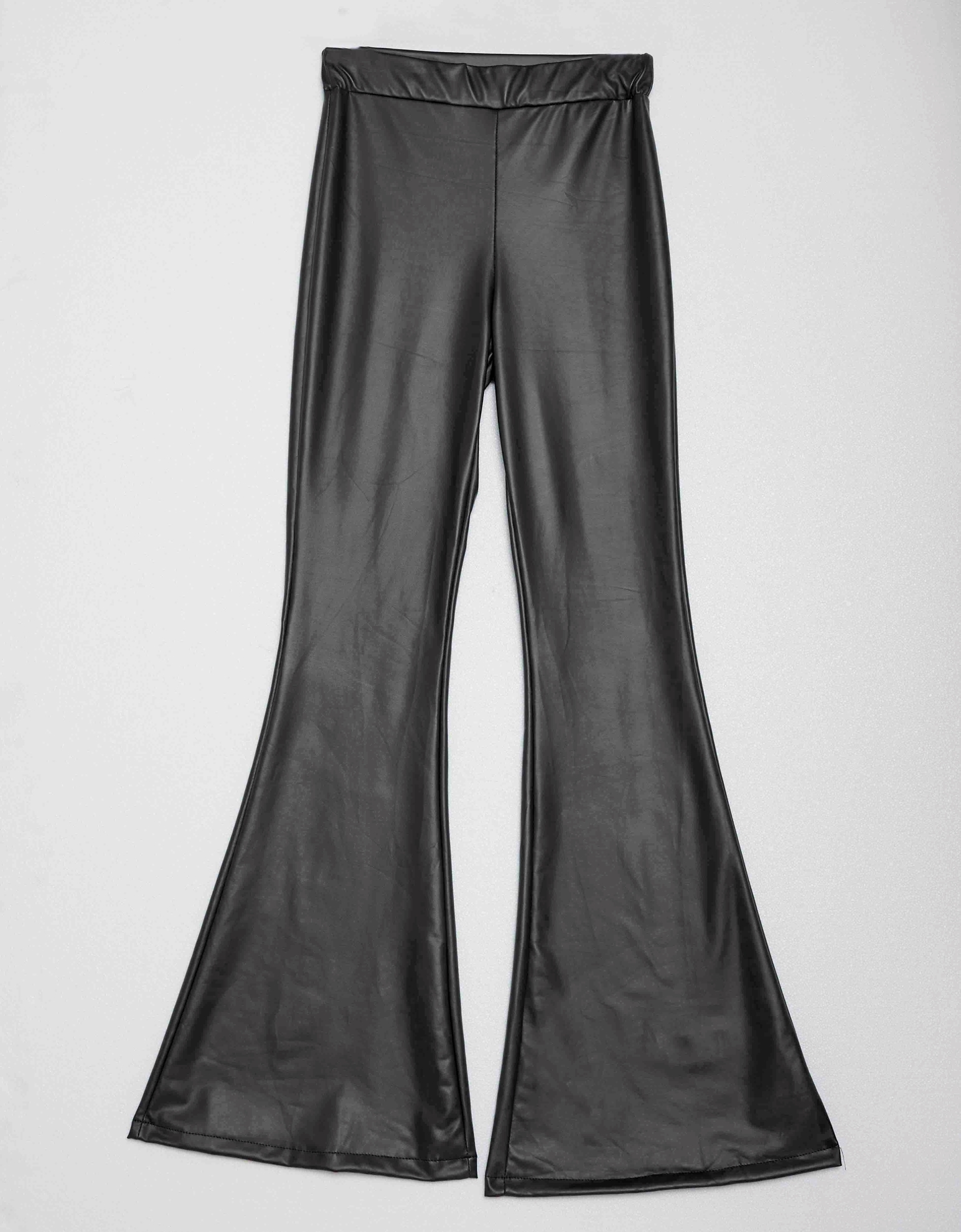 Εικόνα από Leather look παντελόνι καμπάνα Μαύρο