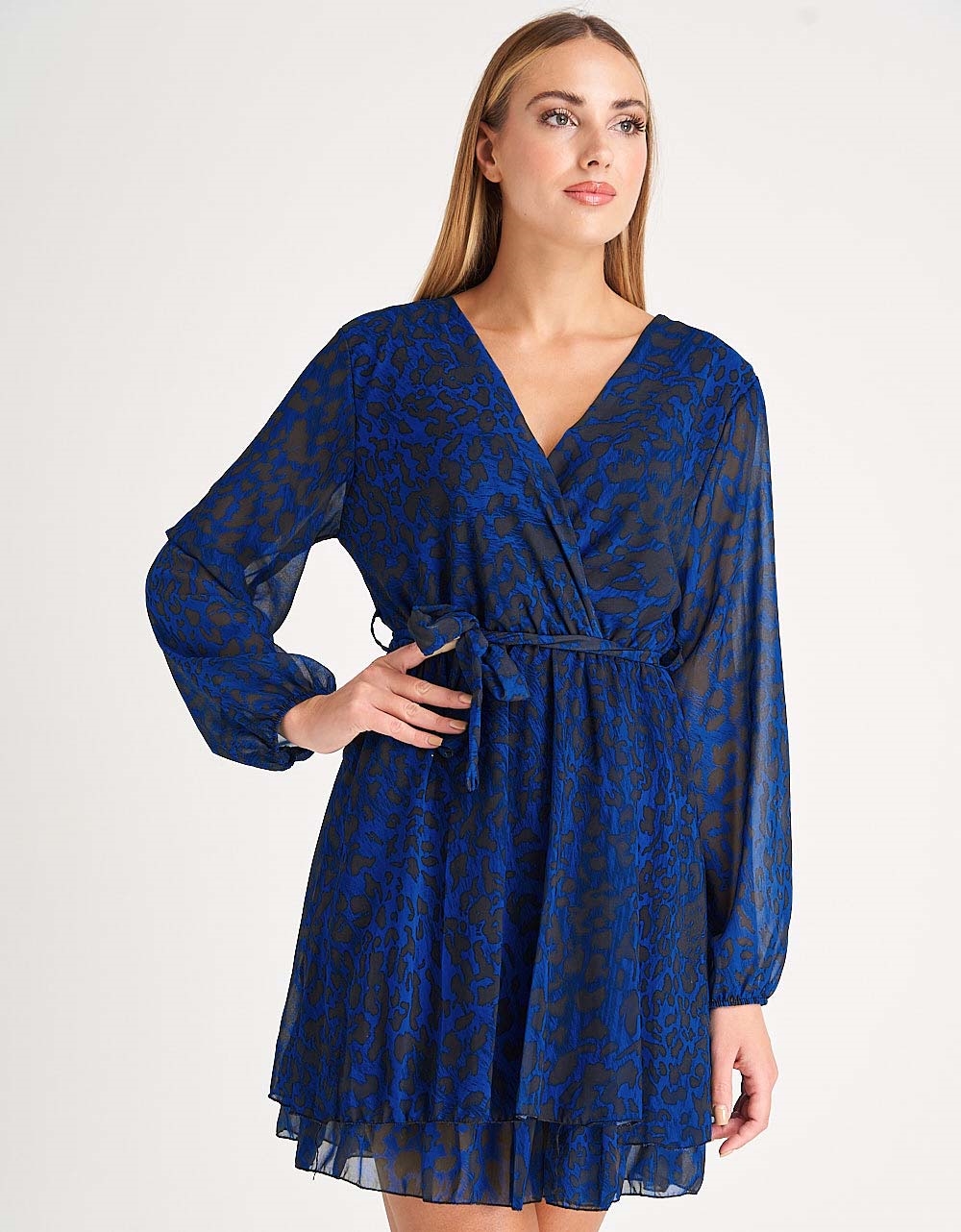 Εικόνα από Κρουαζέ μίνι φόρεμα με print και ζωνάκι Μπλε