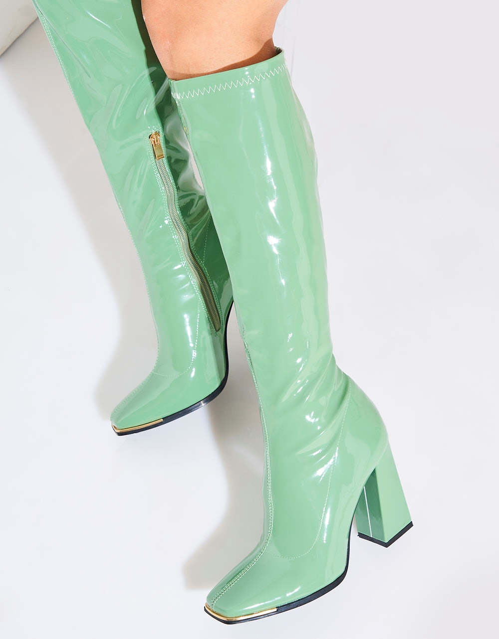 Εικόνα από Ψηλοτάκουνες μπότες με μεταλλική λεπτομέρεια Πράσινο