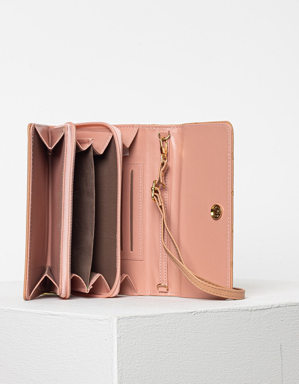 Εικόνα από Γυναικεία πορτοφόλια με εξωτερικές ραφές και χρυσή λεπτομέρεια Ροζ