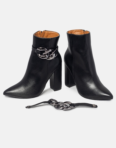 Εικόνα της Μποτάκια με τακούνι και διακοσμητικούς κρίκους Μαύρο