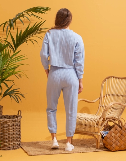 Εικόνα της Φούτερ με ανάγλυφα σχέδια Σιέλ