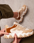 Εικόνα από Γυναικεία sneakers με μοτίβο στη σόλα Μπεζ