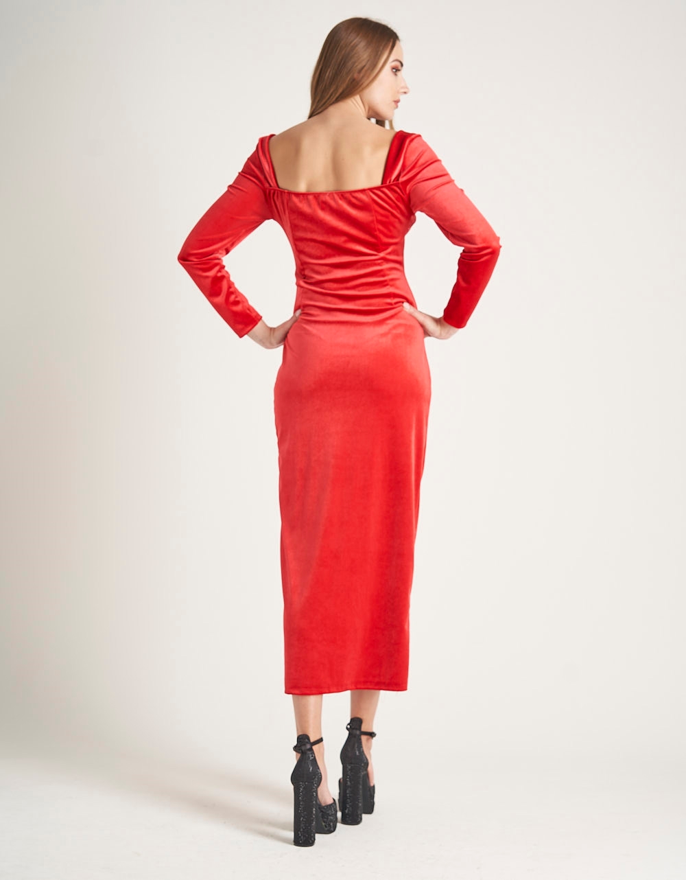 Εικόνα από Μακρύ velvet φόρεμα με σκίσιμο στο πλάι Κόκκινο