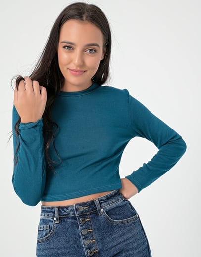 Εικόνα της Basic crop top με στρογγυλή λαιμόκοψη και μακριά μανίκια Βεραμάν
