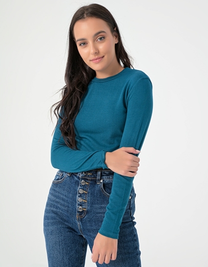 Εικόνα της Basic crop top με στρογγυλή λαιμόκοψη και μακριά μανίκια Βεραμάν