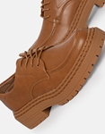 Εικόνα από Oxfords με κορδόνια και εξωτερικές ραφές Ταμπά