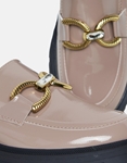 Εικόνα από Loafers με διακοσμητική αγκράφα και πετράδι Nude