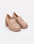 Εικόνα από Μονόχρωμα loafers με τετράγωνο τακούνι Nude