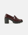 Εικόνα από Loafers λουστρίνι με τακούνι και ελαστική σόλα Μπορντώ
