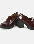 Εικόνα από Loafers λουστρίνι με τακούνι και ελαστική σόλα Μπορντώ