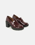 Εικόνα από Loafers λουστρίνι με τακούνι και ελαστική σόλα Μπορντώ